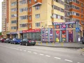 Инфраструктурные объекты расположены на первом этаже домов. Фото от 17.05.2015 г.