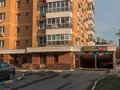 Многочисленные инфраструктурные объекты расположены на первом этаже ЖК. Фото от 29.04.2015 г.