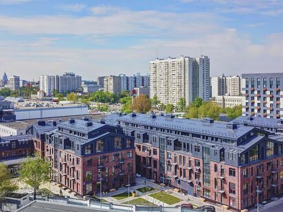 В рамках проекта проекта возведены кирпичные корпуса высотой от 3 до 5 этажей. Studio 12 (Студио 12)|Новострой-М