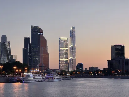 Комплекс расположен на Пресненской набережной. Neva Towers (Нева Тауэрс)|Новострой-М