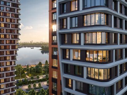 Медные и строгие, светло-серые и пластичные – динамично раскрывающиеся фасады U2 словно два парусника в закатном солнце парят над природными пейзажами ЖК U2 (ЮТУ)|Новострой-М