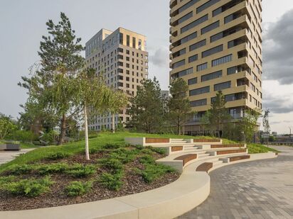 Квартал расположен в престижном районе рядом с центром Москвы и является ближайшим к Кремлю кварталом, стоящим на новой набережной Москвы-реки Квартал Foriver (Форивер)|Новострой-М