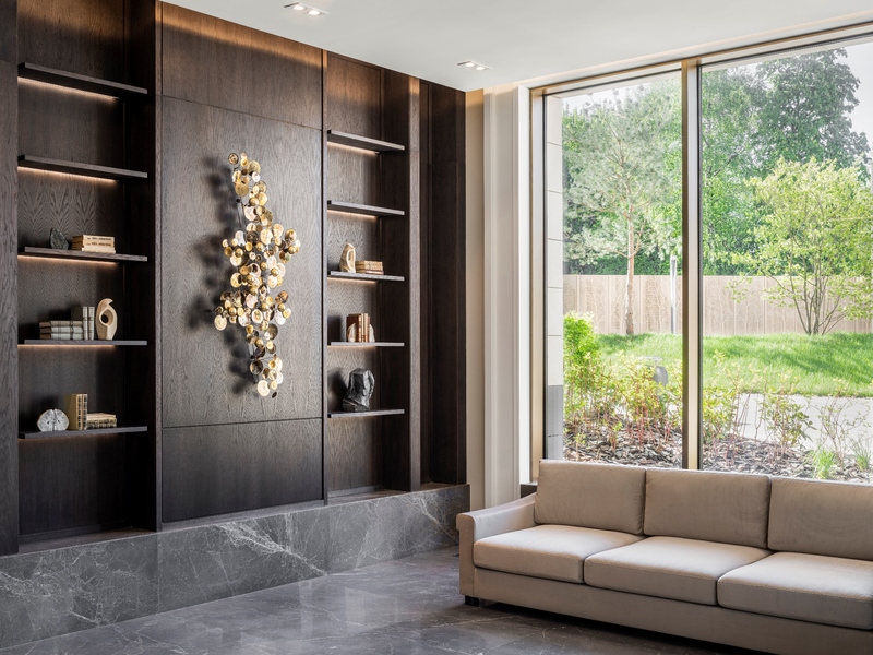 Лобби современного особняка «Камелия»