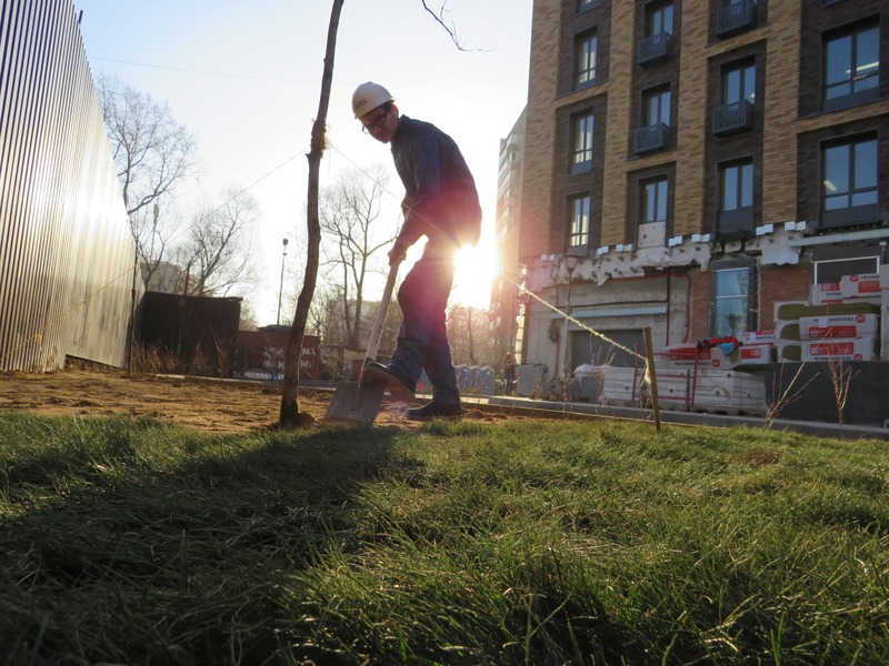  Завершена опрессовка и пуско-наладочные работы системы отопления комплекса. Тепло запущено по полному контуру. Продолжается комплексное озеленение придомовой территории комплекса. Завезен плодородный грунт. Посажено 29 деревьев: Липа, Береза, Клен, ...