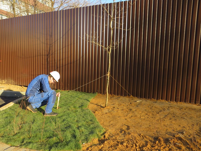  Завершена опрессовка и пуско-наладочные работы системы отопления комплекса. Тепло запущено по полному контуру. Продолжается комплексное озеленение придомовой территории комплекса. Завезен плодородный грунт. Посажено 29 деревьев: Липа, Береза, Клен, ...