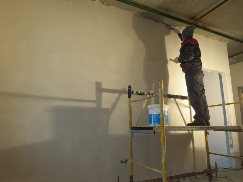  В плановом режиме проходит монтаж систем вентиляции, отопления, водоснабжения и канализации.  Продолжается монтаж вентилируемого фасада.  Проводится монтаж и отладка лифтовых механизмов.  Продолжается внутренняя отделка апартаментов и общественных з...