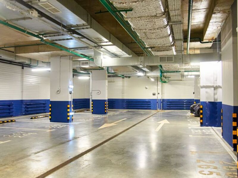 Паркинг. Выполнен комплекс работ по строительству паркинга, передача кладовых и машиномест завершена.